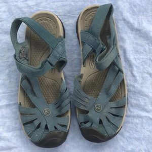 Keen sandals size 9.5